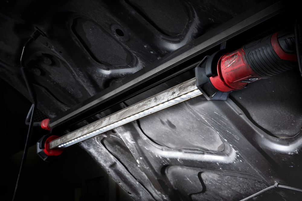 Milwaukee M12 UHL-0 led světlo pod kapotu