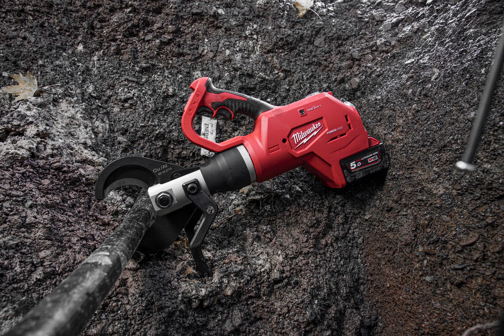 Milwaukee M18 HCC75R-502C FORCE LOGIC Aku hydraulické nůžky na zemní kabely, 2 x 5.0Ah