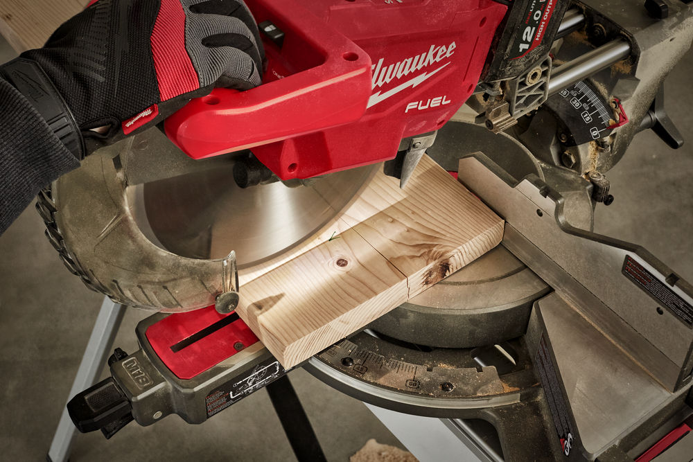 Milwaukee M18 FMS305-0 FUEL ONE-KEY Aku pokosová pila s posuvem, kotouč 305 mm