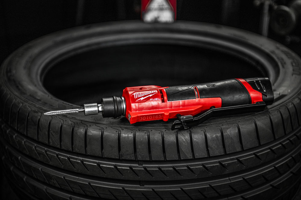 Milwaukee M12 FTB-0 FUEL NÍZKOOTÁČKOVÁ BRUSKA NA HRUBOVÁNÍ PNEUMATIK