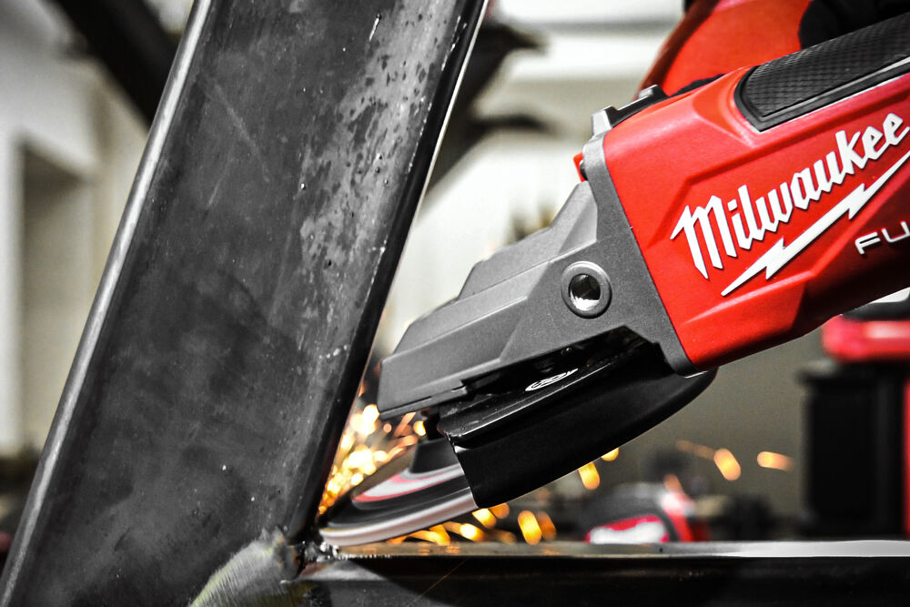 Milwaukee M18 Fuel 125 mm Úhlová bruska s plochou hlavou, brzda FSAGF125XPDB-0X
