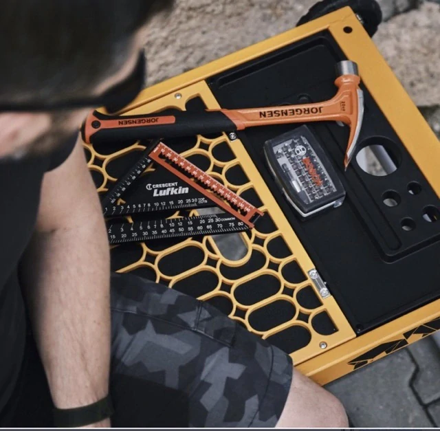 Multifunkční skládací stůl a plošina STRONGBOLD StrongBench B910