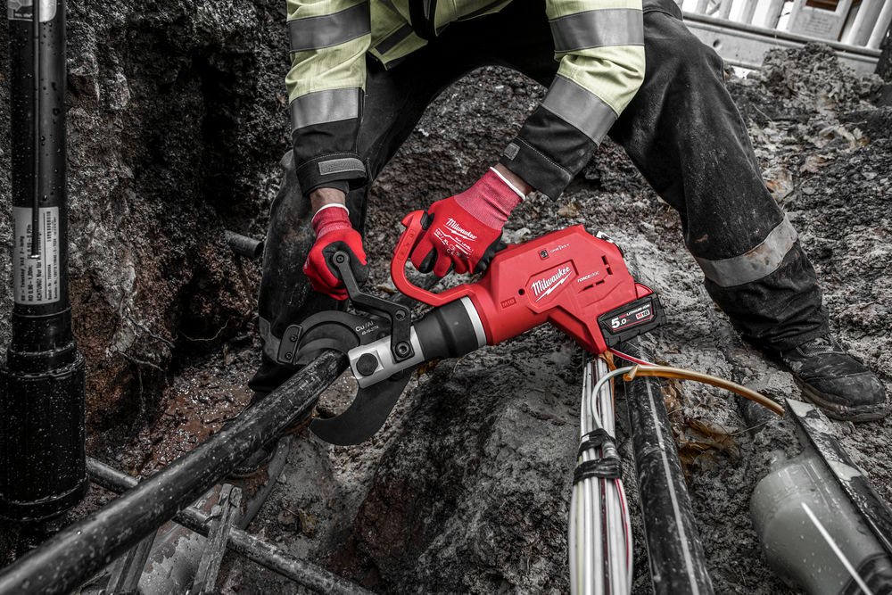Milwaukee M18 HCC75R-502C FORCE LOGIC Aku hydraulické nůžky na zemní kabely, 2 x 5.0Ah
