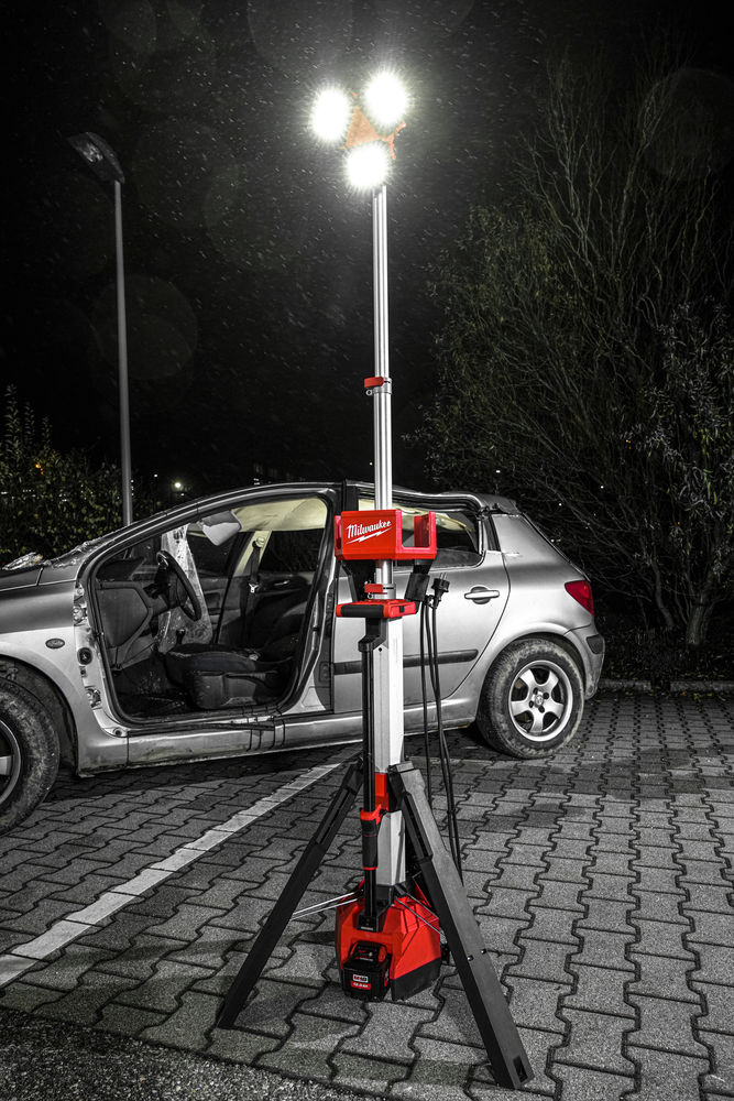 Milwaukee M18 HOSALC VYSOCE VÝKONNÁ STOJANOVÁ SVÍTILNA S NABÍJEČKOU, 6000 lumenů
