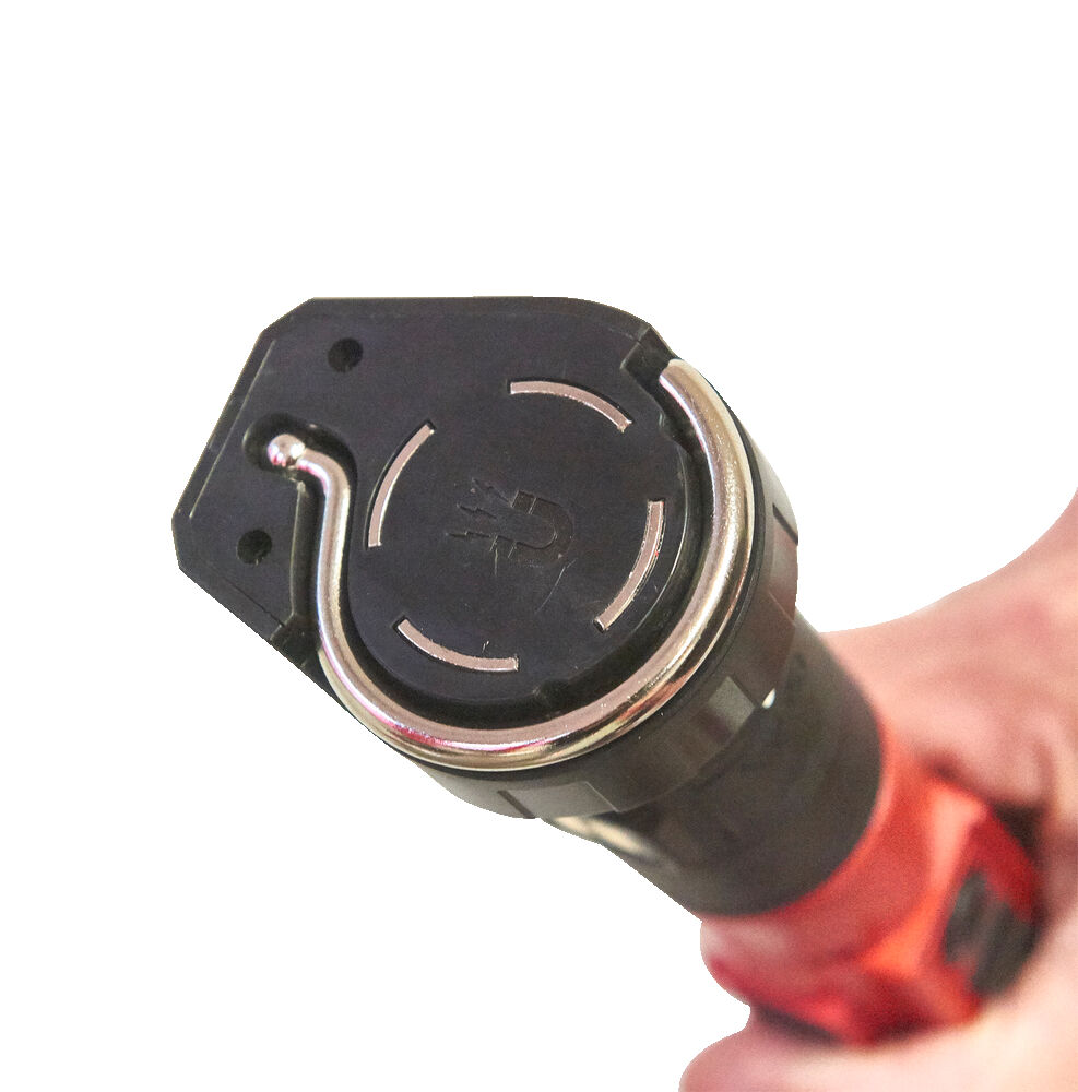 Milwaukee L4 SL550-301 - Skládací lampa 550 lumenů, s nabíjením přes USB