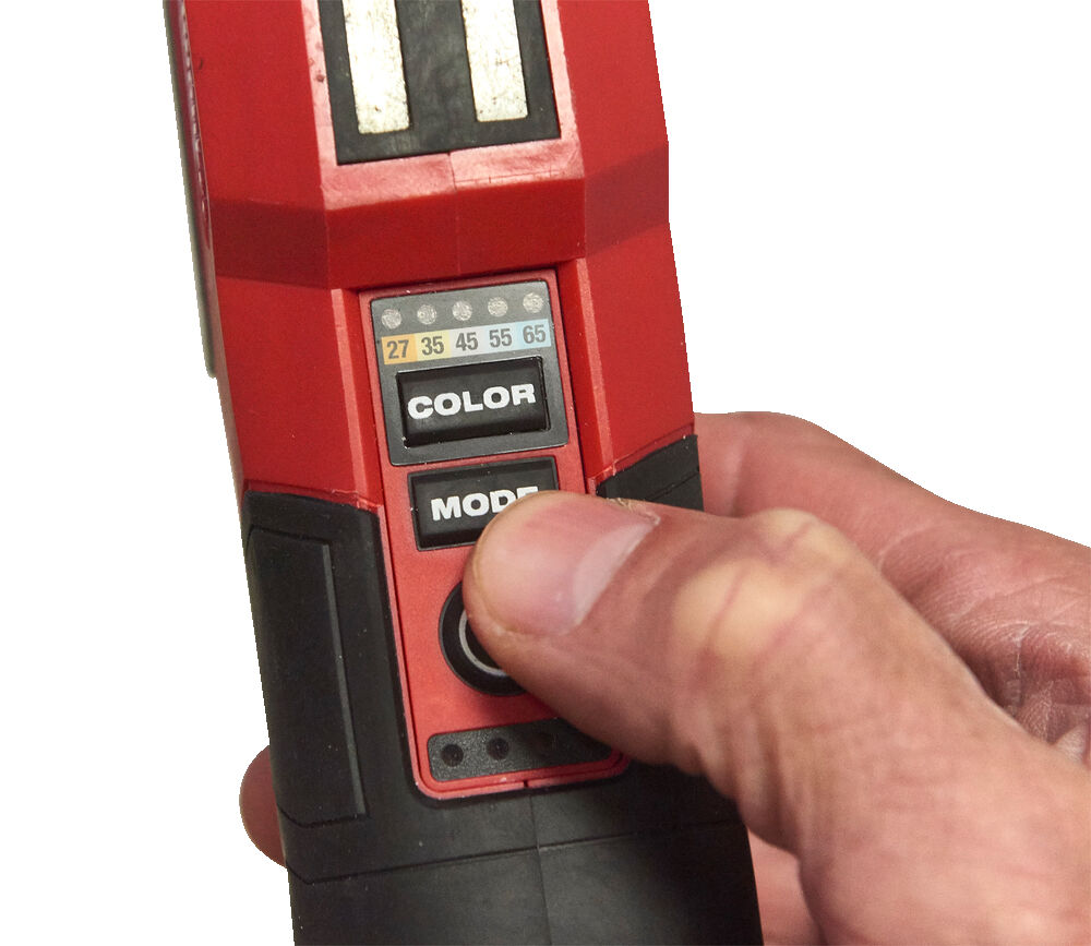 Milwaukee M12 CML-401 Přizpůsobitelné barevné světlo vhodné pro detailing, 1000 lumenů