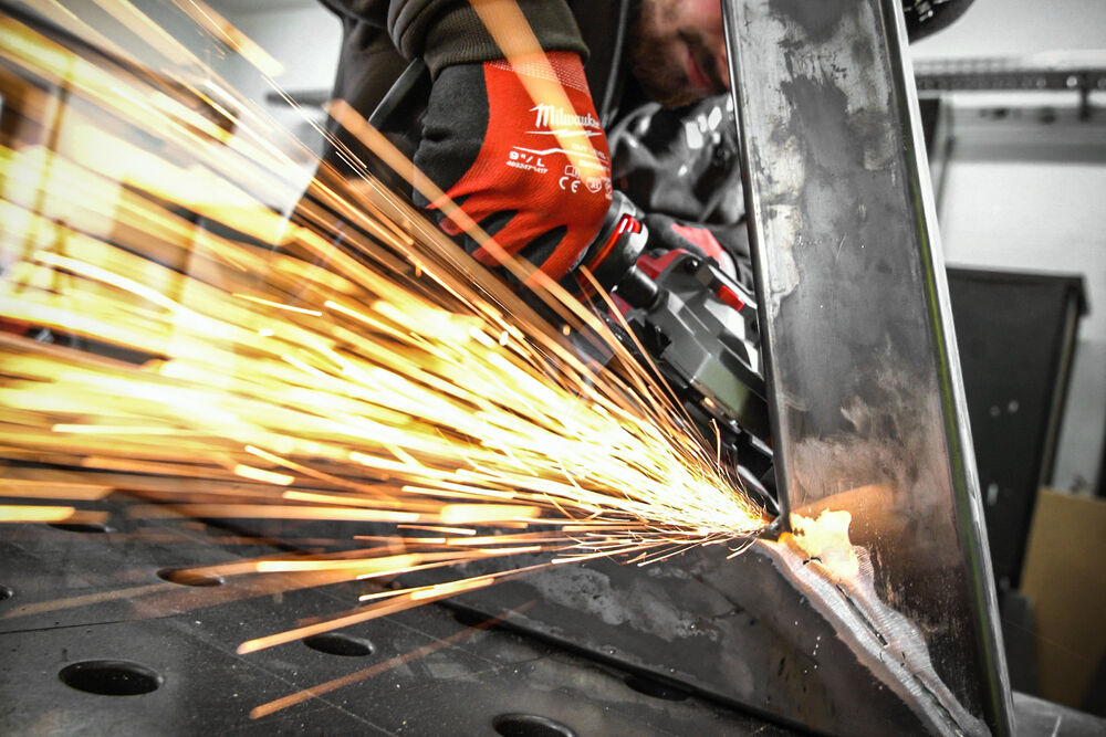 Milwaukee M18 Fuel 125 mm Úhlová bruska s plochou hlavou, brzda FSAGF125XPDB-0X