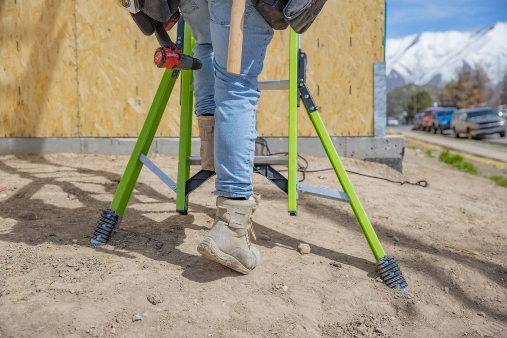 Little Giant - Sumostance 24 - Výsuvný žebřík s patentovanými vyrovnávacími nohami, ze skelných vláken Fiberglass nevodivý