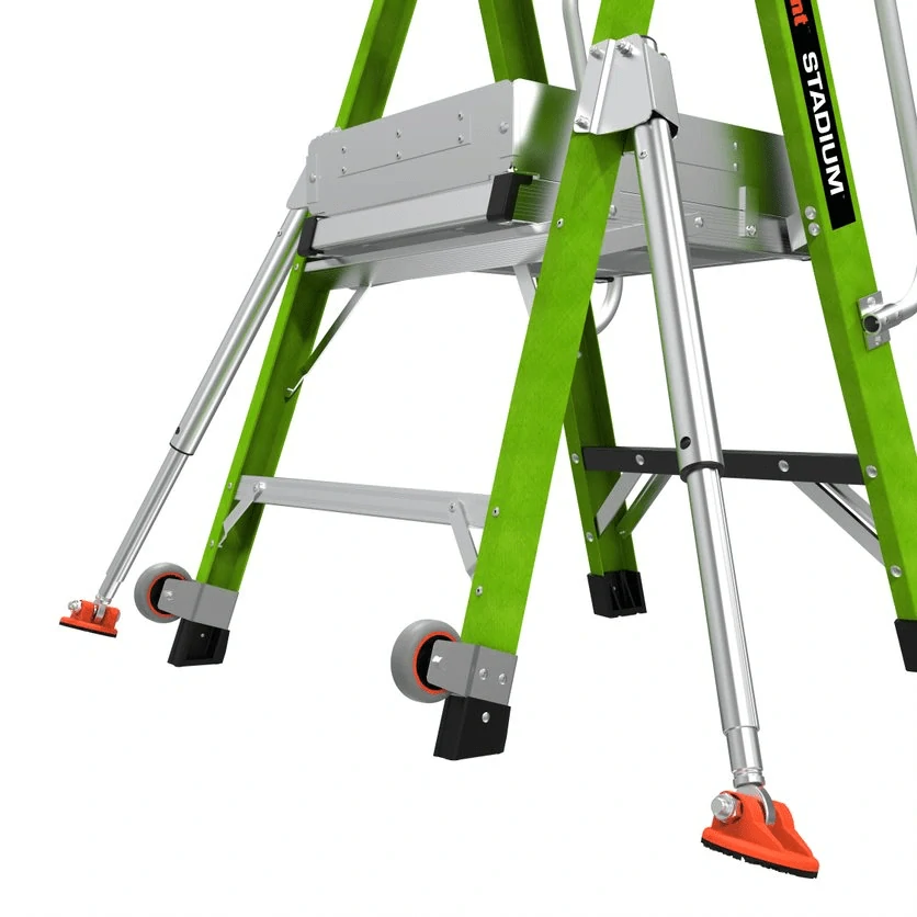 Little Giant - Stadium 2 - skládací plošinový žebřík z nevodivého materiálu Fiberglass s pevnou plně uzavřenou klecí a podpěrnými nohami