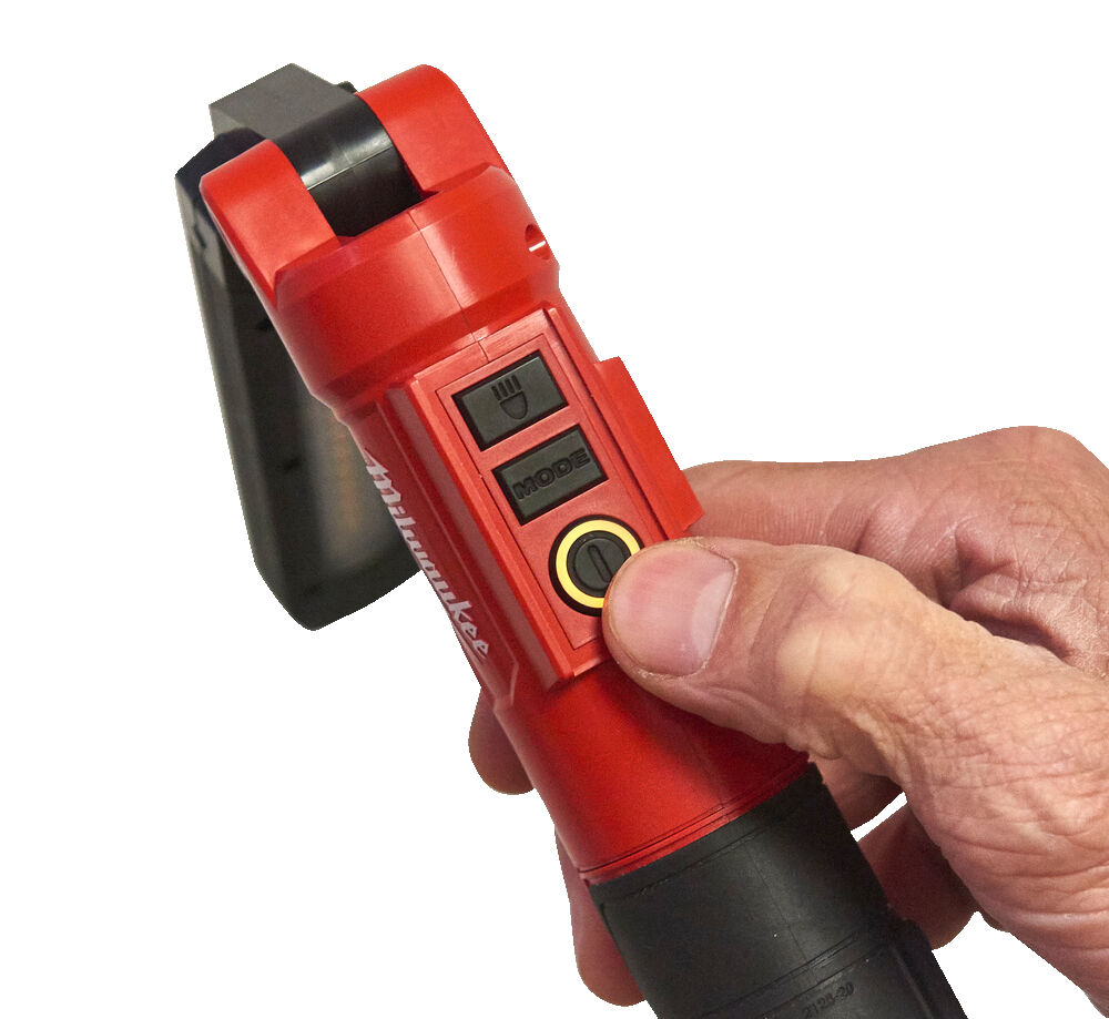 Milwaukee L4 SL550-301 - Skládací lampa 550 lumenů, s nabíjením přes USB