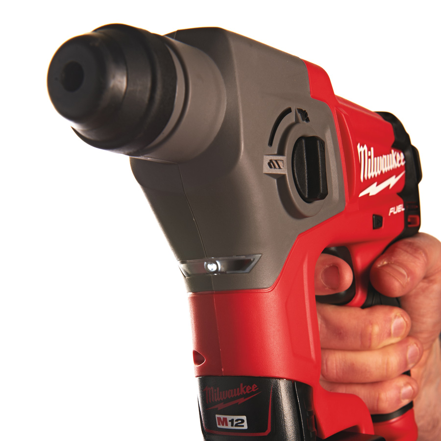 Milwaukee M12 CH-202C FUEL, kompaktní SDS-Plus kladivo, 2 x 2.0Ah