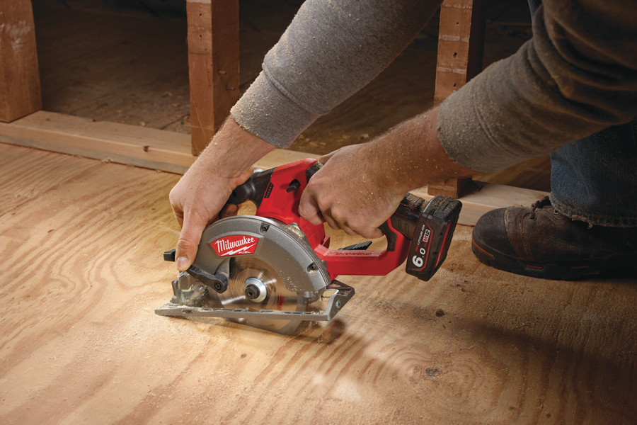 Milwaukee M12 CCS44-602X FUEL Aku okružní pila, 2 x 6.0Ah