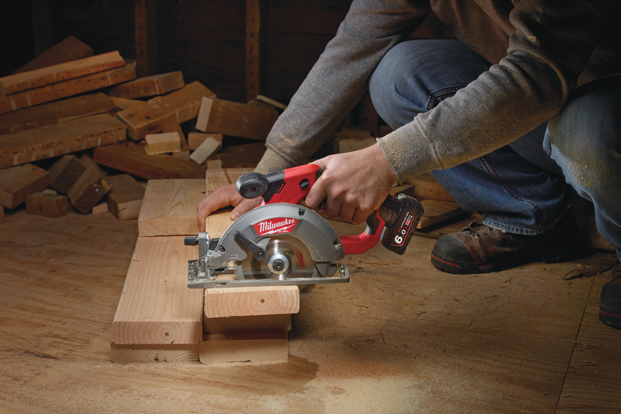 Milwaukee M12 CCS44-602X FUEL Aku okružní pila, 2 x 6.0Ah