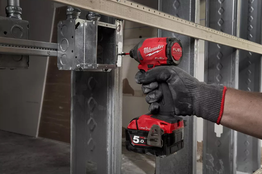 Milwaukee M18 ONEID2-502X ONEKEY FUEL Hex Rázový šroubovák, 226Nm, 2 x 5Ah