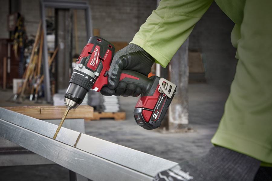 Milwaukee M18 CBLDD-202C KOMPAKTNÍ BEZUHLÍKOVÝ VRTACÍ ŠROUBOVÁK
