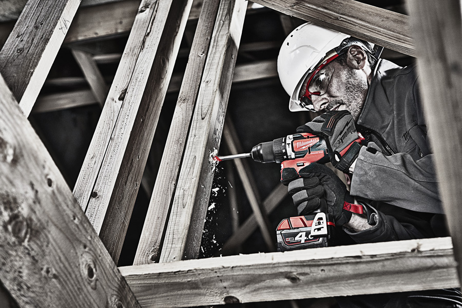 Milwaukee M18 CBLPD-402C KOMPAKTNÍ PŘÍKLEPOVÁ BEZUHLÍKOVÁ VRTAČKA