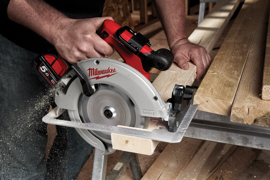 Milwaukee M18 BLCS66-502X Aku kotoučová pila s bezuhlíkovým motorem, 2 x 5.0Ah