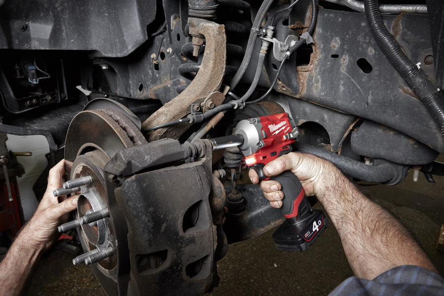 Milwaukee M12 FIW38-422X 3/8 FUEL Rázový utahovák, 339Nm, 1x4Ah + 1x2Ah