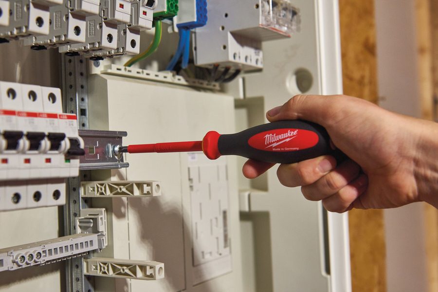 Milwaukee VDE šroubovák PH2 x100